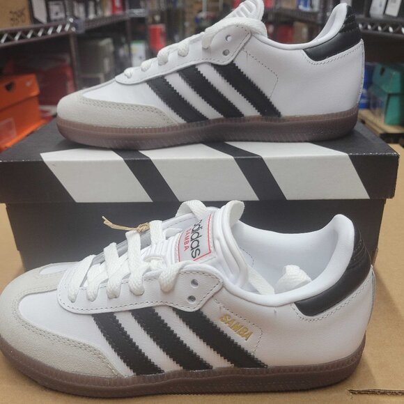 NWT adidas Unisex Samba Indoor Sneaker, White/Black/Vivid Red, 9.5 US Men main image 5
